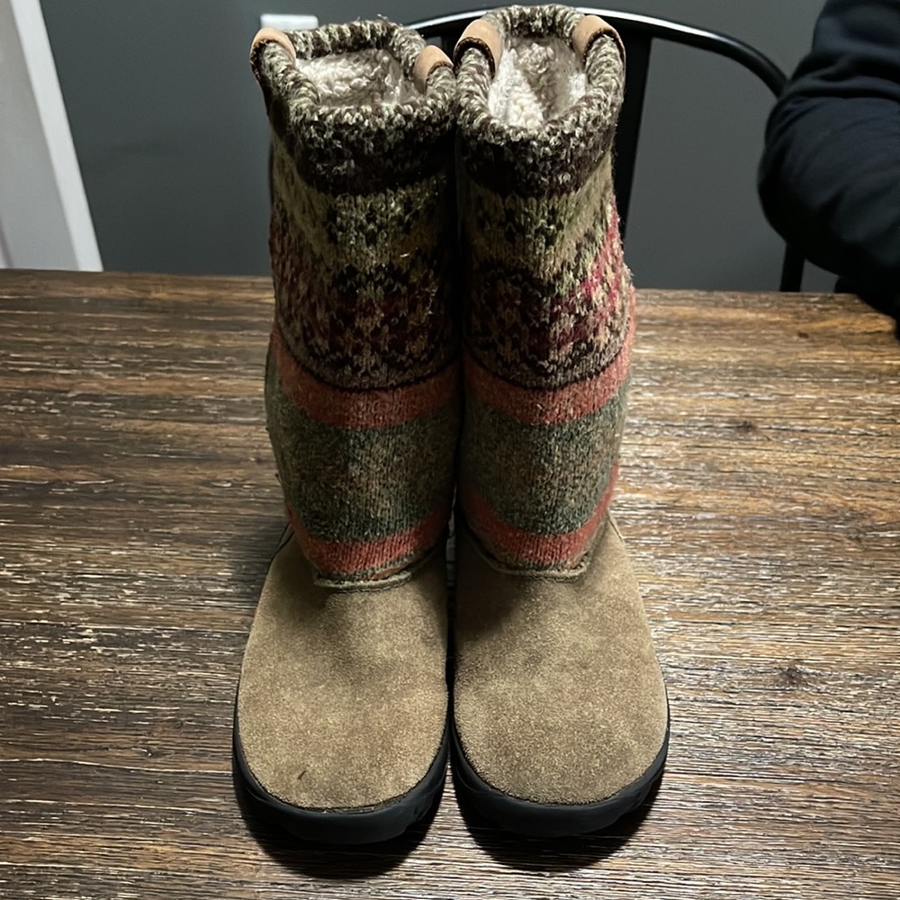 Keen girls winter boots size 1.